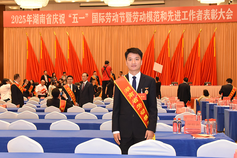 匠心护航高速路 十年坚守显担任